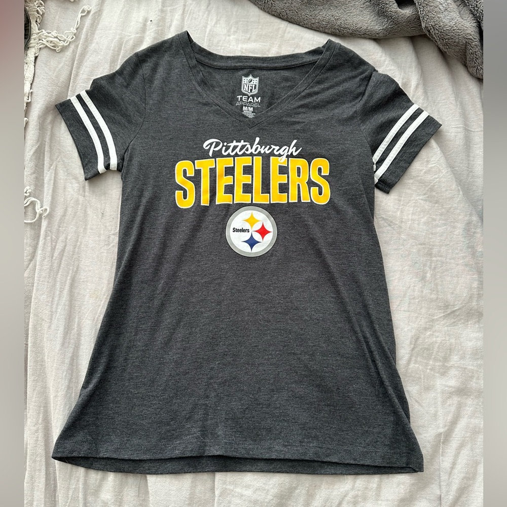 grey women’s steelers t-shirt